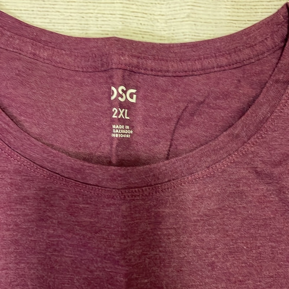 EUC Women’s DSG workout tank - size 2X​ - Picture 3 of 5